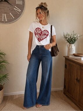 NWT kate spade White Short Sleeve Tee with Red Heart Logo